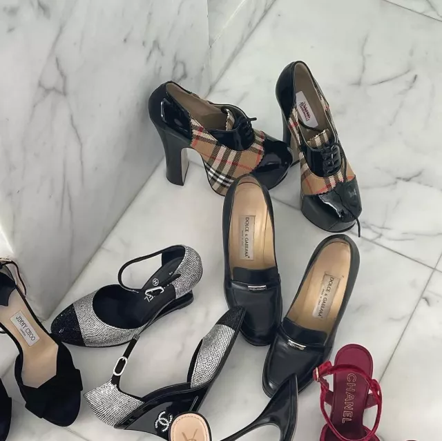 Les chaussures à talons Burberry x Vivienne Westwood de Chloé sur son compte Instagram @chloepearll