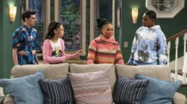 NASA Retro Shuttle T-shirt worn by OI (Emmy Liu-Wang) in Raven's Home (S05E02)