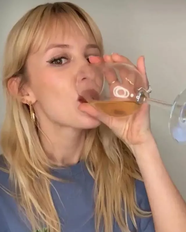 The blue t-shirt pattern "Ninety-five" worn by Angèle on her Instagram account @angele_vl