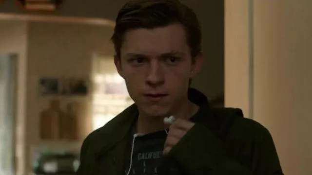 White Earbud headphones used by Peter Parker (Tom Holland) as seen in Spider-Man: Homecoming movie 