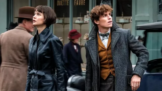 Grey Long Trench Coat worn by Newt Scamander (Eddie Redmayne) as seen in Fantastic Beasts: The Crimes of Grindelwald movie outfits