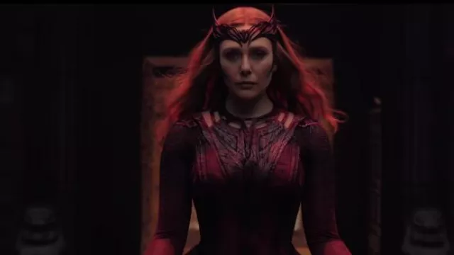 Diadème Scarlet Witch porté par Wanda Maximoff (Elizabeth Olsen) vu dans Doctor Strange