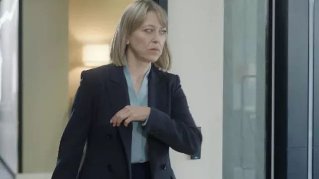 Maak avondeten test verontschuldiging Theory Double-breasted linen-blend blazer worn by Hannah Stern (Nicola  Walker) as seen in The Split (S03E01) | Spotern