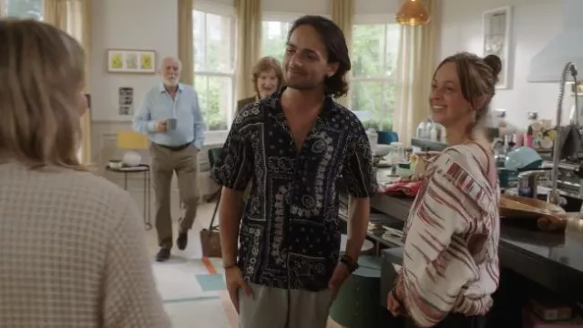 Kimono Anthropologie Shoreside porté par Liv Stern (Elizabeth Roberts) tel que vu dans les tenues de la série télévisée The Split (saison 3 épisode 1)