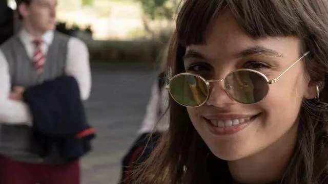 Gold sunglasses worn by Mencía Blanco Commerford (Martina Cariddi) in Elite TV series wardrobe