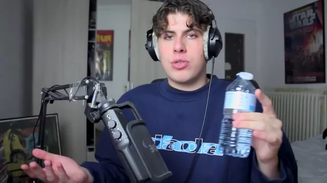 Snaptrox's Don Dada blue sweatshirt in YouTube video I WATCH TIKTOK TRENDS (I'm in too much pain)
