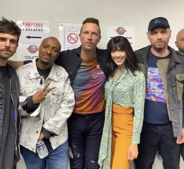 Nolwenn Leroy's yellow pants behind the scenes of Taratata with Coldplay and Soprano and on @nolwennleroyofficiel's Instagram account