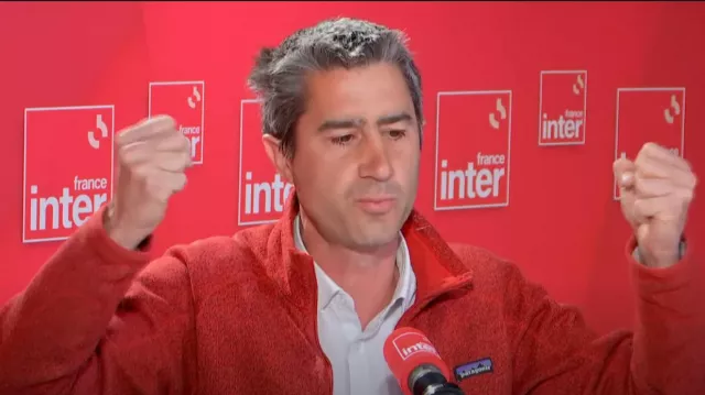 The red Patagonia vest of François Ruffin in "We are the locomotive of the left, it is a responsibility", says François Ruffin (LFI) on France Inter