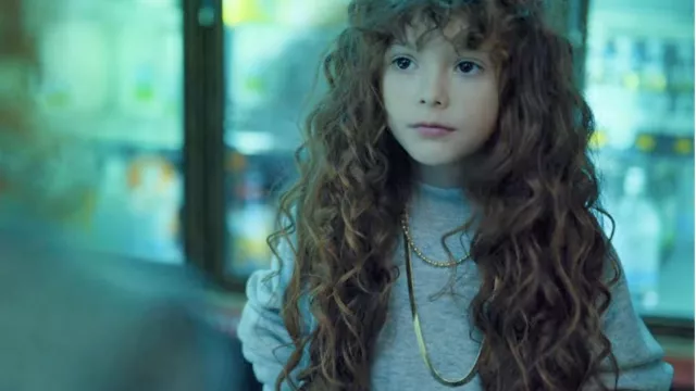Flat Golden necklace worn by young Nadia Vulvokov (Brooke Timber) in Russian Doll TV series outfits (Season 1 Episode 7)