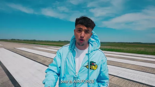 The blue Lacoste jacket worn by Inoxtag in its YouTube video Bugatti VS Army Aircraft (Ft. GMK)