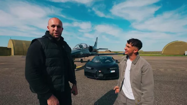 Inoxtag's zipped grey denim jacket in his Youtube video Bugatti VS Avion de l'armée (Ft. GMK)
