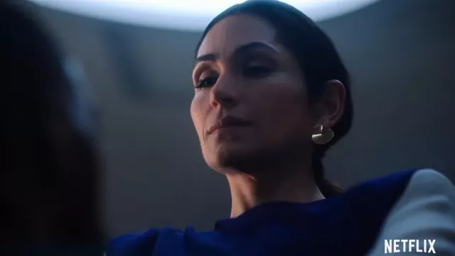 Spiral-shaped earrings worn by Danica Harlan (Lela Loren) in the series Altered Carbon (Season 2)