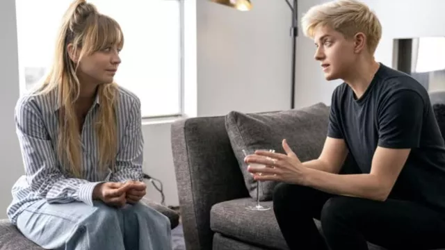 Rag & Bone Ruth cropped high-rise wide-leg jeans worn by Cassie Bowden (Kaley Cuoco) as seen in The Flight Attendant (S02E05)