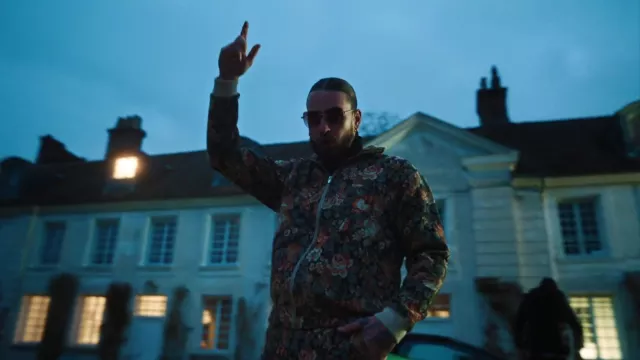 The printed jacket worn by SCH in its clip Mannschaft feat. Freeze Corleone 