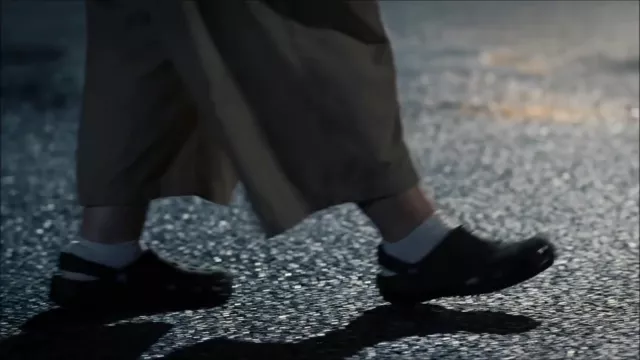 Crocs clog shoes worn by Tammy (Melissa McCarthy) in Tammy movie
