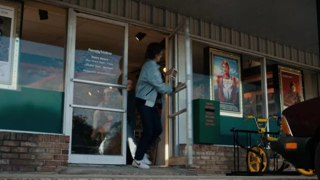 Nike Bruin White sneakers worn by Steve Harrington (Joe Keery) as seen in Stranger Things TV show wardrobe (Season 4 Episode 2)