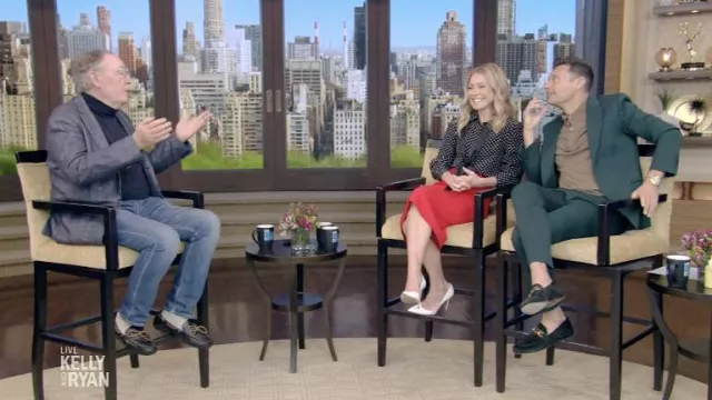 Roland Mouret Arreton Jupe en rouge portée par Kelly Ripa vue en LIVE avec Kelly et Ryan le 6 juin 2022