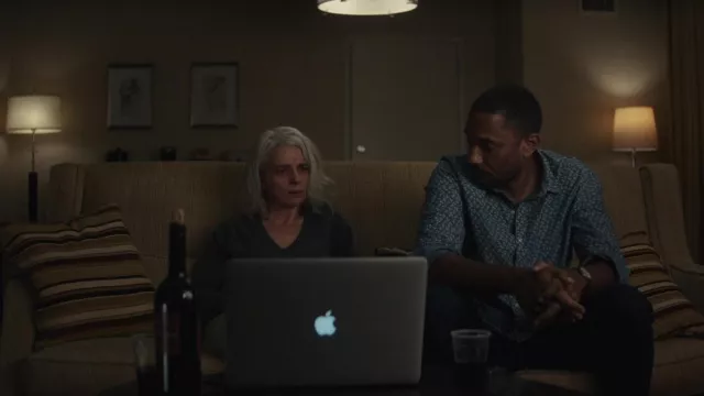 Apple MacBook Laptop Computer used by Sophie Broussard (Juliette Binoche) as seen in The Staircase TV series (S01E08)