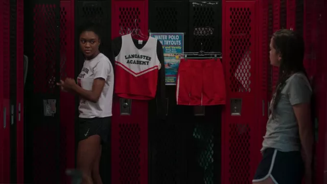 Short Nike Running Dri-FIT Tempo Race en noir porté par Calliope Burns (Imani Lewis) dans First Kill (S01E05)