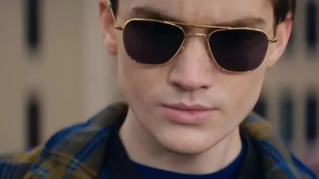 Lunettes de soleil Aviator portées par Bruno Carrelli (Matt Lintz) telles que vues dans la garde-robe de la série télévisée Ms. Marvel (saison 1 épisode 2)
