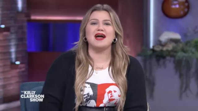 Daydreamer Blondie Oversize Graphic Tee worn by Kelly Clarkson as seen in The Kelly Clarkson Show