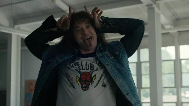 Hellfire club shirt of Dustin Henderson (Gaten Matarazzo) in Stranger  Things (S04E02) | Spotern