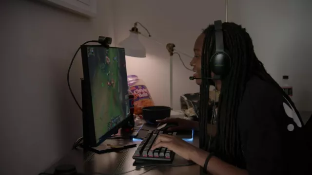 Bose headset used by Organizm (Da'Jour Jones) as seen in Players TV series (Season 1 Episode 5)