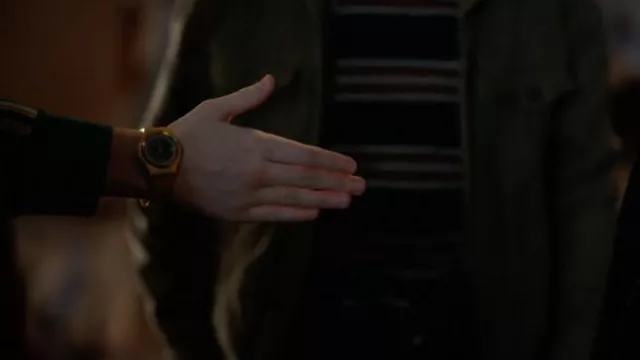 Swatch date & time watch in yellow worn by Max Mayfield (Sadie Sink) in Stranger Things TV series (Season 2 Episode 9)
