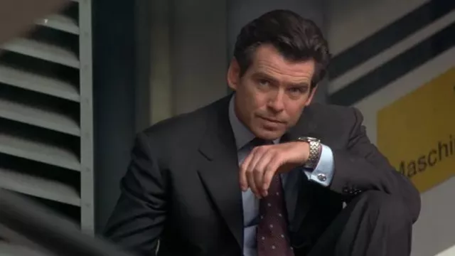 Boutons de manchette Dunhill portés par James Bond (Pierce Brosnan) tels que vus dans les tenues de film Tomorrow Never Dies