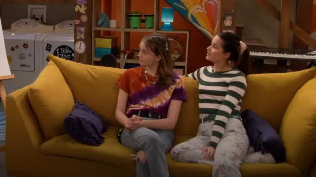 Ganni Flo­ral Or­gan­ic Cot­ton Blend Crop Pants worn by Lex (Jules LeBlanc) as seen in Side Hustle (S02E14)