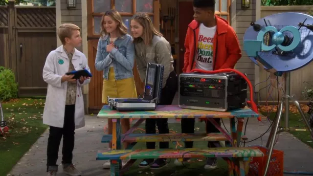 H&M A-Line Skirt worn by Lex (Jules LeBlanc) as seen in Side Hustle (S01E01)