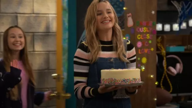 H&M Fine-knit Top worn by Lex (Jules LeBlanc) as seen in Side Hustle (S01E04)