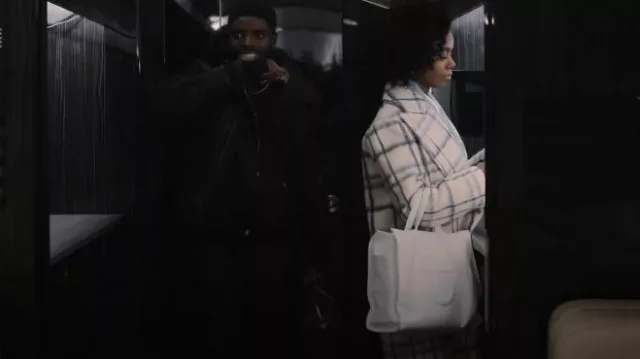 Telfar Medi­um Shop­ping Bag worn by Zenzi Fullington (Ashleigh Murray) as seen in Tom Swift (S01E01)