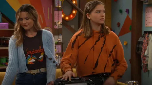 Gorjana Tan­er Bar Mi­ni Studs worn by Presley (Jayden Bartels) as seen in Side Hustle (S01E11)