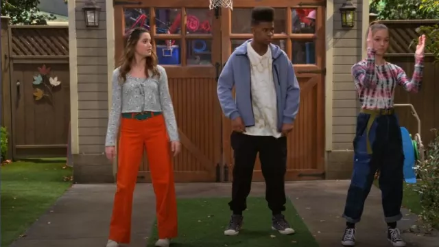 White Fawn Flo­ral Tie Front Girls Cardi­gan worn by Lex (Jules LeBlanc) as seen in Side Hustle (S01E19)