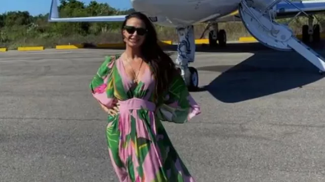 Farm Rio Trop­i­cal­is­tic Dress worn by Kyle Richards as seen in The Real Housewives of Beverly Hills (S12E07)