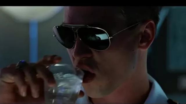 Les lunettes de soleil aviateur Ray-Ban portées par Ice (Val Kilmer) dans le film Top Gun