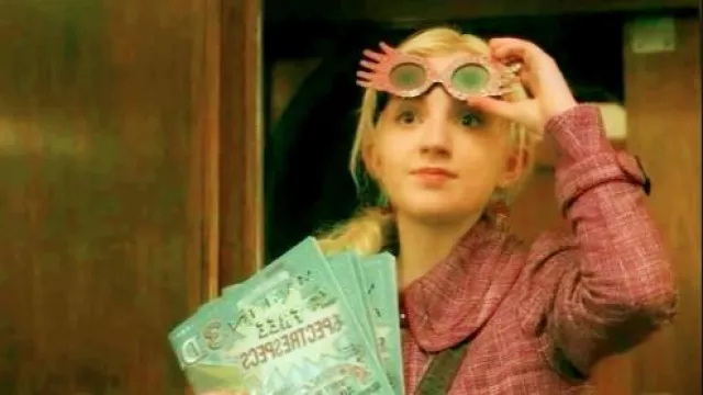 La réplique des lunettes de Luna Lovegood (Evanna Lynch) dans le film Harry  Potter et l'Ordre du Phénix