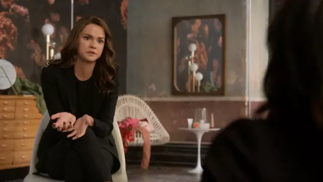 Club Monaco Bor­rem Sin­gle But­ton Blaz­er worn by Callie Adams Foster (Maia Mitchell) as seen in Good Trouble (S04E01)
