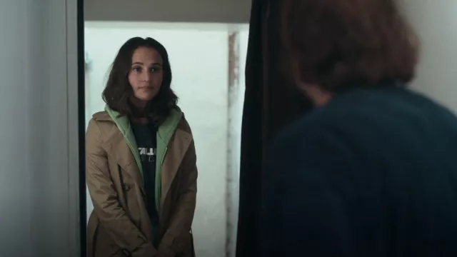 Burberry Kensington Heritage Trench Coat worn by Mira (Alicia Vikander) as seen in Irma Vep (S01E04)