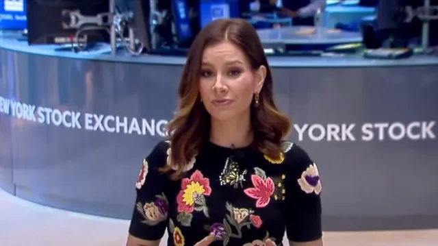 Alice + Olivia Ciara Embroidered Sweater worn by Rebecca Jarvis as seen in Good Morning America Weekend on 08 July 2022
