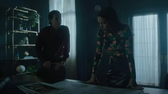 LA Double J Turtleneck Top porté par Veronica Lodge (Camila Mendes) vu dans Riverdale (S06E01)