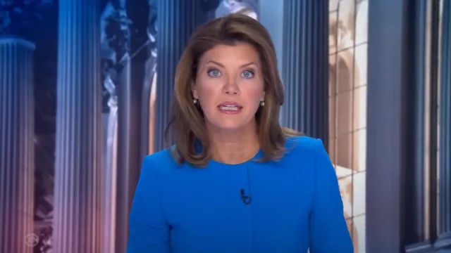 Boss Jetucka Pintuck Jacket porté par Norah O’Donnell vu dans CBS Evening News le 13 juillet 2022