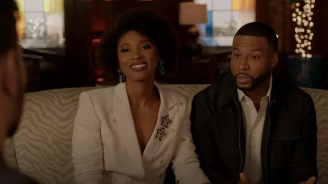 Cinq un Sept Lila Hearts & Stars Blazer usado por Sasha Harris (Yvonna Pearson) como se ve en Dynasty (S05E13)