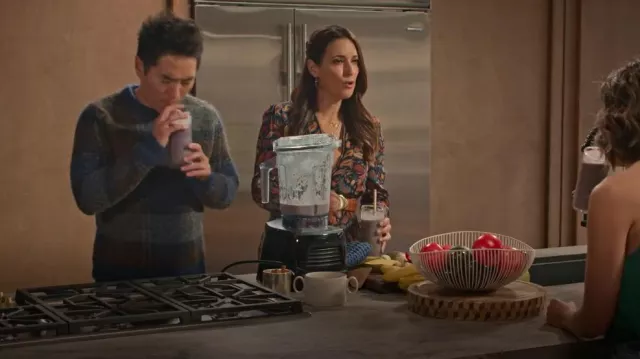 Combinaison Farm Rio Mini Pineapples portée par Amy (Angelique Cabral) vue dans Maggie (S01E09)