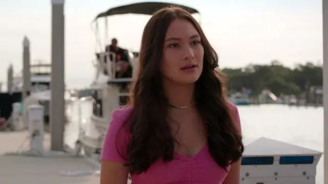 Pink Ruched Crop T-Shirt worn by Belly (Lola Tung) in The Summer I Turned Pretty Wardrobe (Season 1 Episode 6)