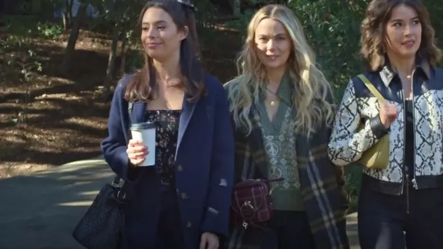 arsenal forstene forord Reformation Pinto Top In Jolene worn by Jessie (Chloe Bridges) as seen in  Maggie (S01E11) | Spotern