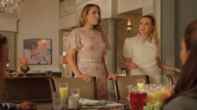 La femme du vampire La robe florale Light Sleeper portée par Fallon Carrington (Elizabeth Gillies) vue dans Dynasty (S05E15)