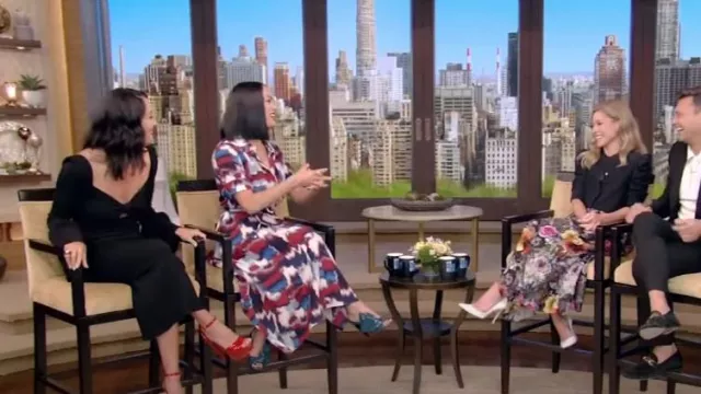 Altuzarra Sousanna Jupe Midi en soie imprimée portée par Nikki Bella en LIVE avec Kelly et Ryan le 19 juillet 2022