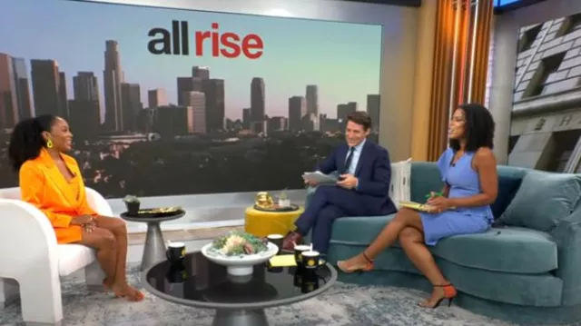 Sandalia Zara Colorblock usada por Adriana Díaz como se ve en CBS Mornings el 18 de julio de 2022
